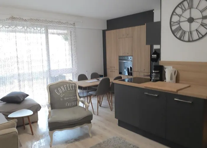 T2 LA DIGUE rdc sud terrasse 41 BD HEBERT